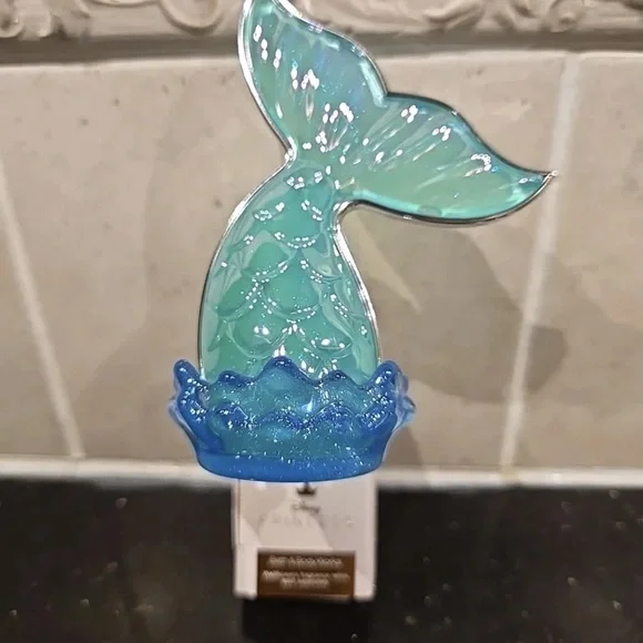Bath & Body Works Ariel Adjustable Wallflowers Plug-in Night Light NWT - Picture 4 of 7